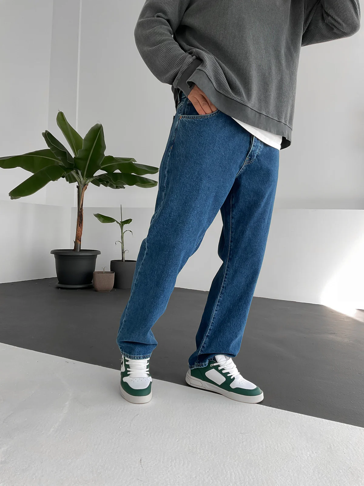 Dark Washed Relaxed Fit Denim Jeans - Premium Style - Image 3