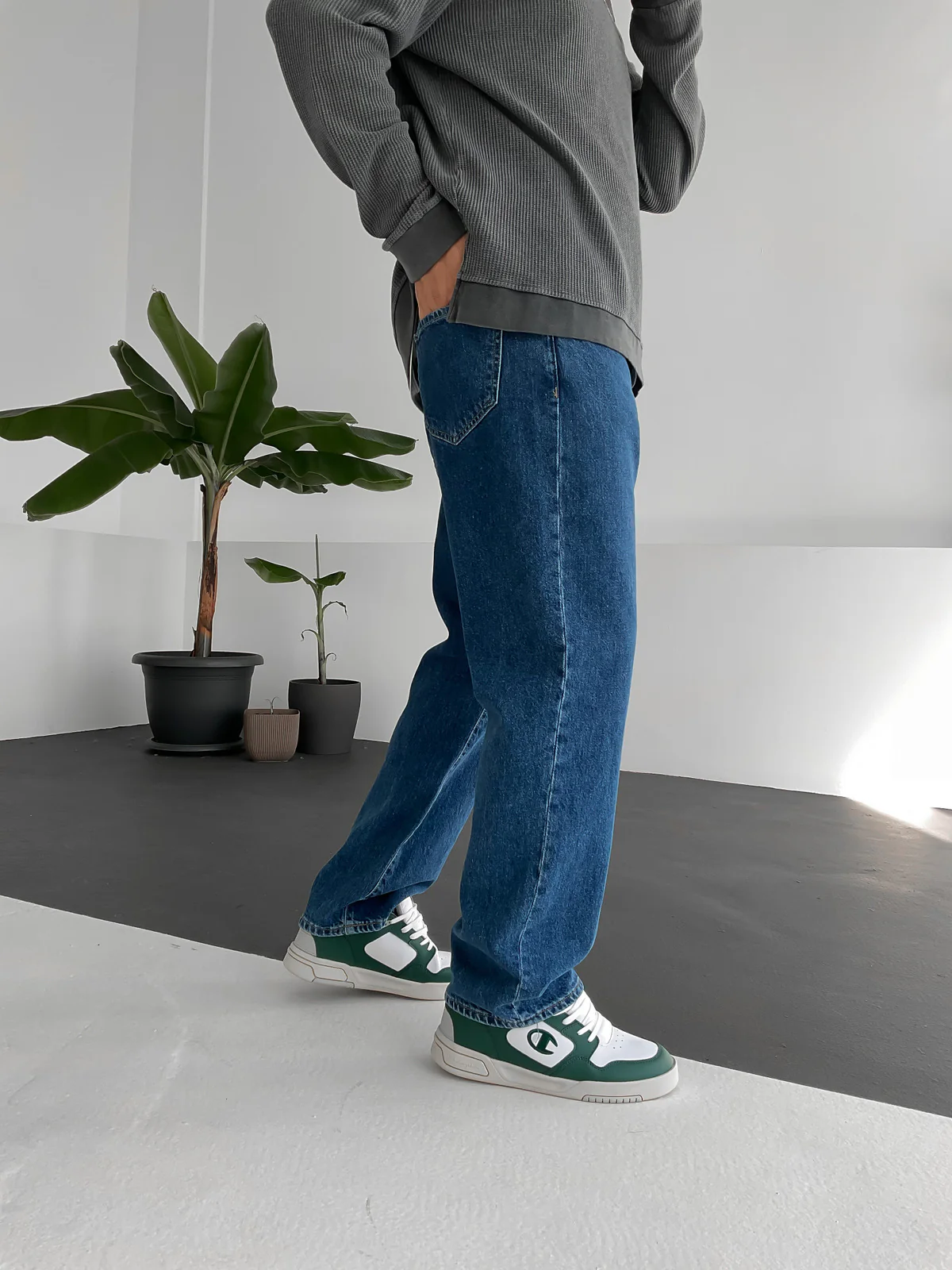 Dark Washed Relaxed Fit Denim Jeans - Premium Style - Image 4