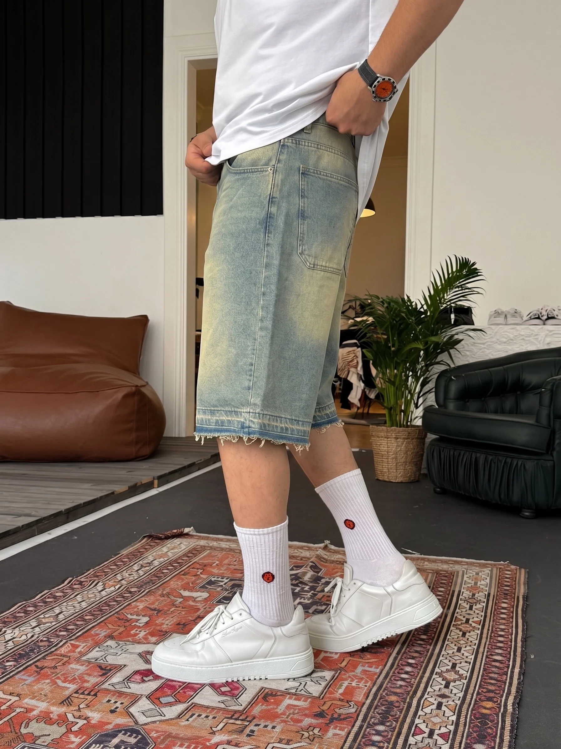 Vintage Wash Unfinished Hem Denim Shorts - Image 4